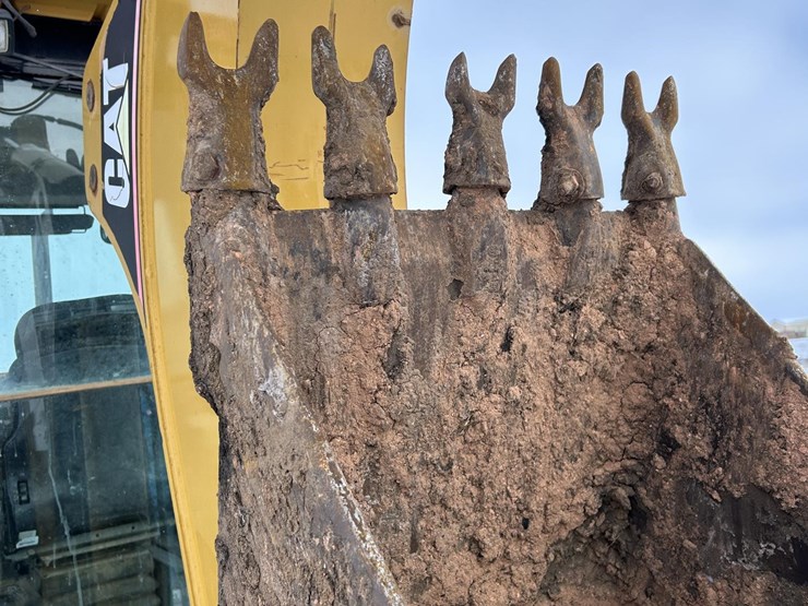 caterpillar-420d-image-31