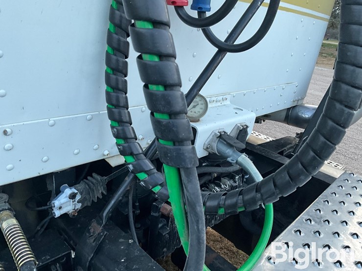 2001-freightliner-fld120-image-14