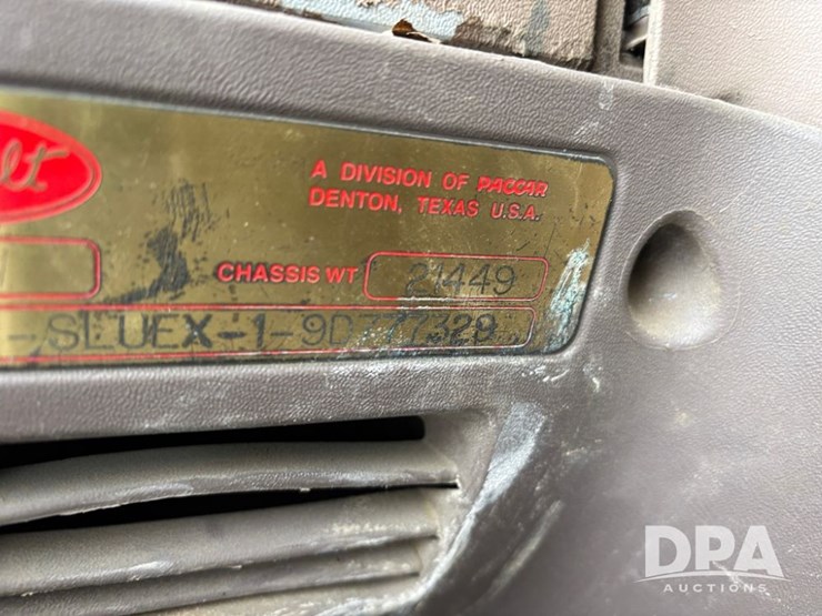 peterbilt-365-image-77