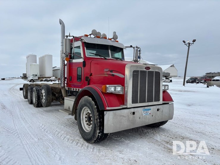 peterbilt-365-image-25