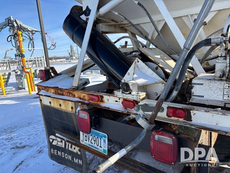 1998-freightliner-fl80-image-43