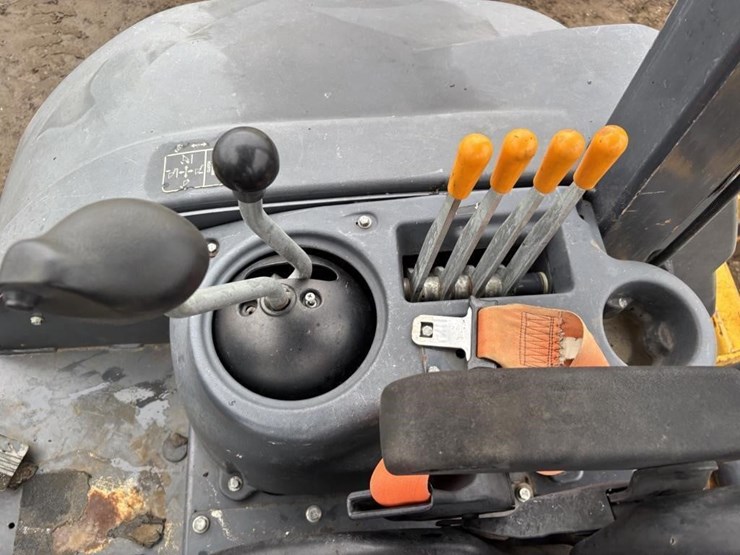 2017-deere-210l-image-37