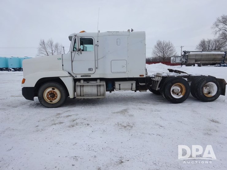 1994-freightliner-fld120-image-16