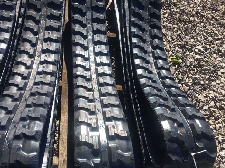 qty-(1)-set-unused-mini-excavator-rubber-tracks-image-1