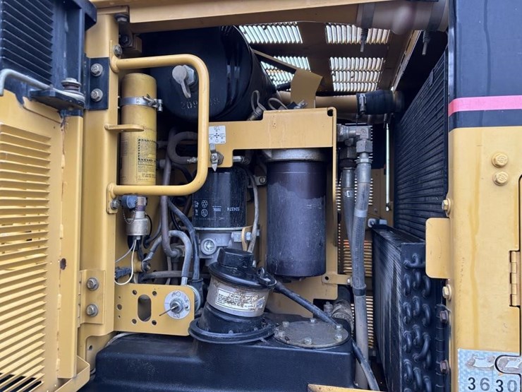 2005-caterpillar-143h-image-66