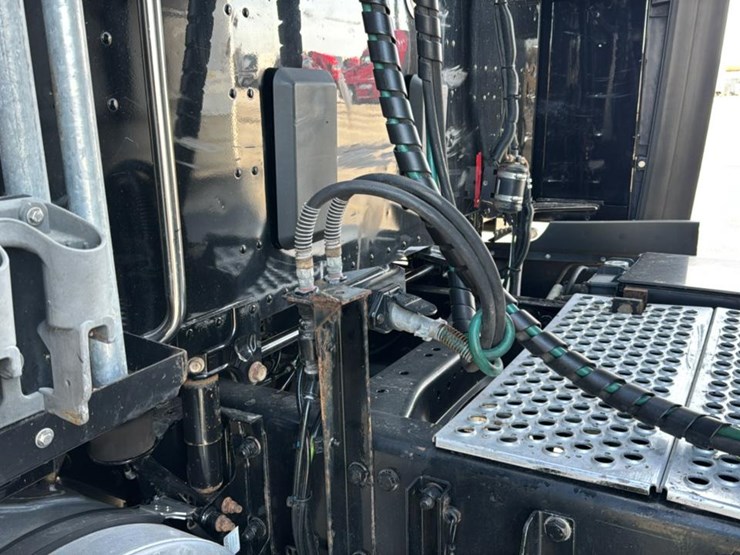 2019-kenworth-t680-image-32