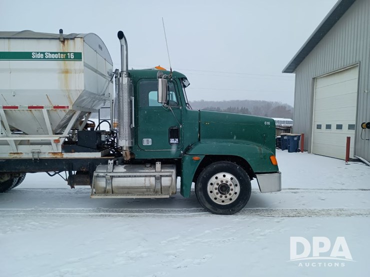 1996-freightliner-fld120-image-7