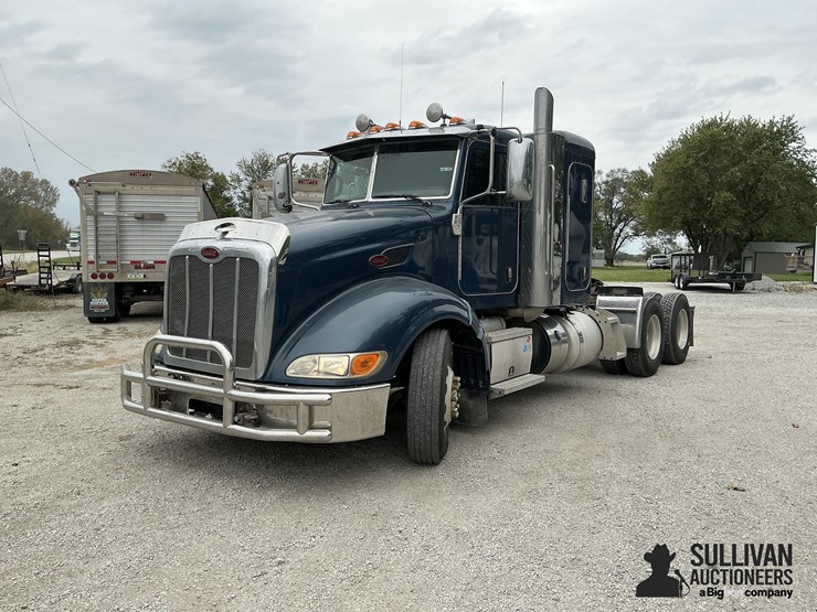 2013-peterbilt-386-image-1