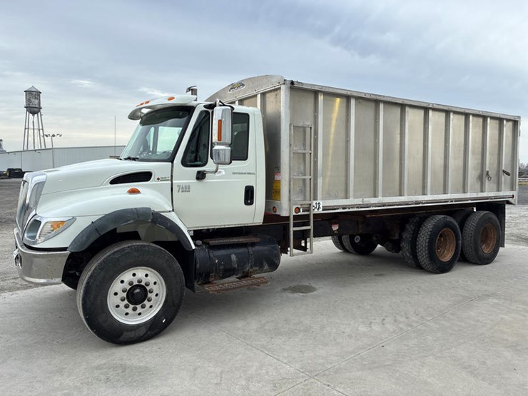 case-ih-7400-image-11