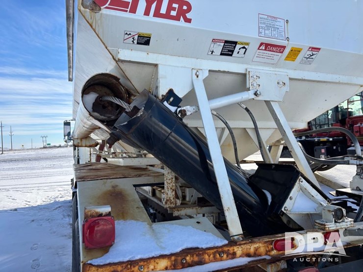 1998-freightliner-fl80-image-37