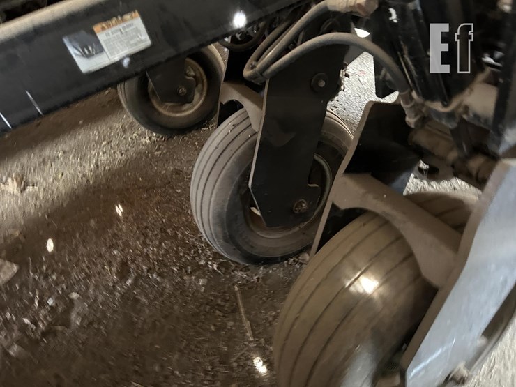 2004-white-8516-image-20