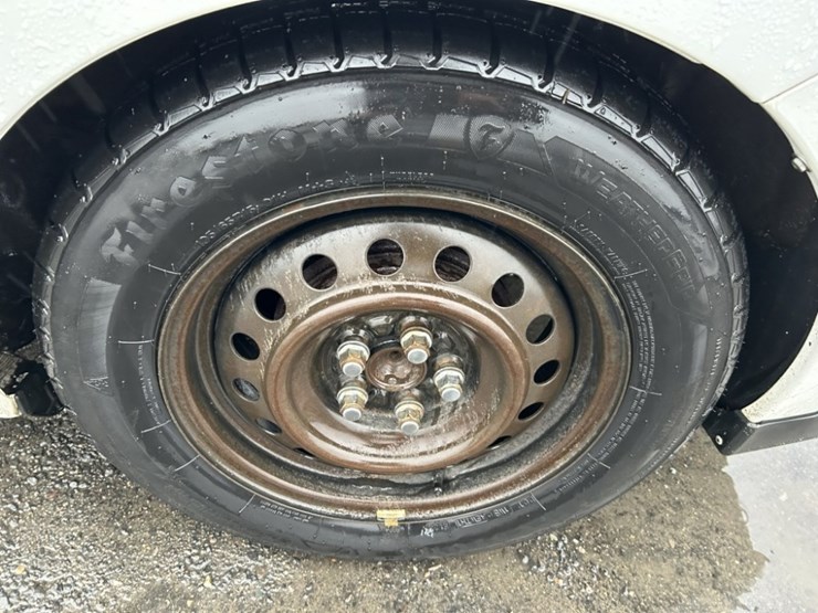 2004-toyota-prius-hybrid-sedan-image-11