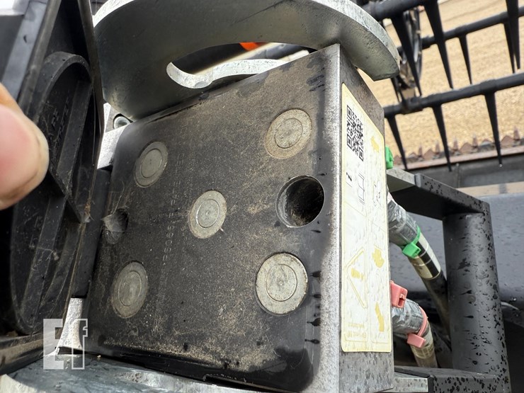 2013-john-deere-435d-image-21