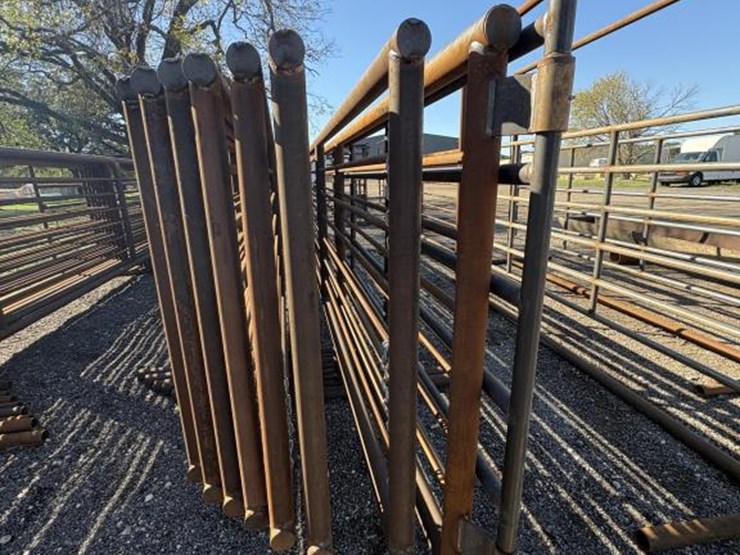 #44-•-freestanding-panels-24'-w/-12'-gate-image-5