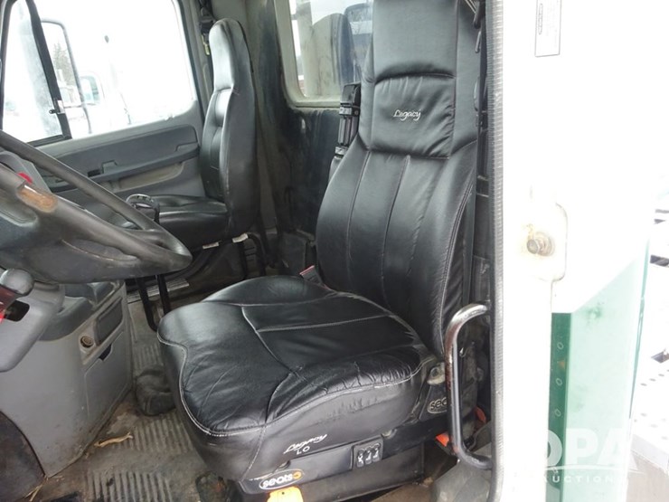 2007-freightliner-columbia-112-image-86