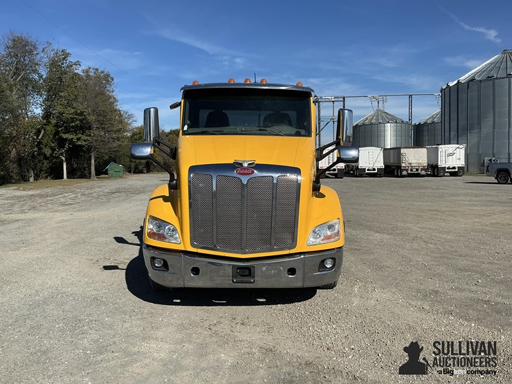 peterbilt-579-image-2