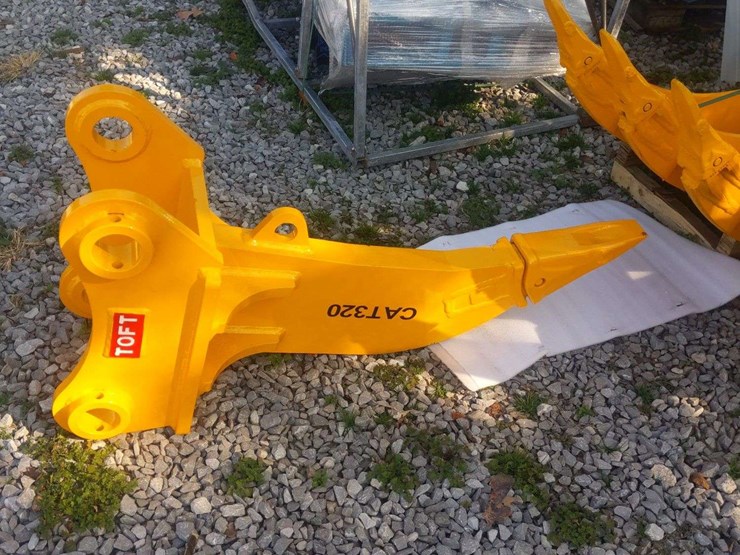 caterpillar-320-image-3