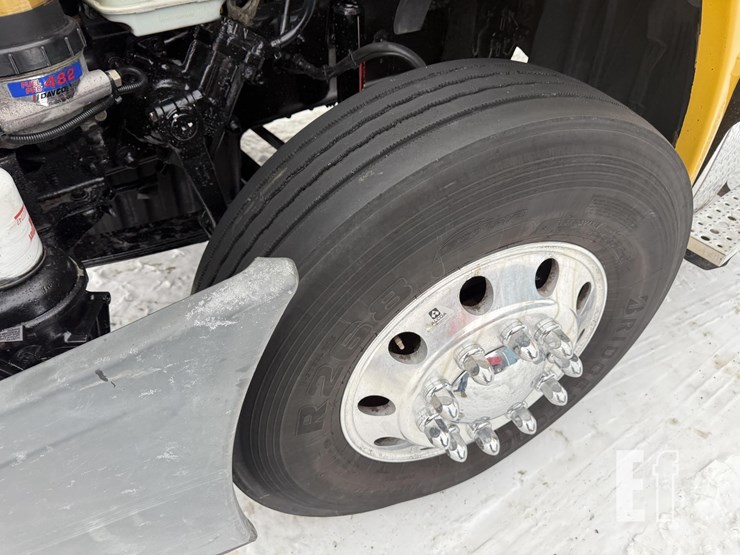 2016-freightliner-cascadia-125-image-41