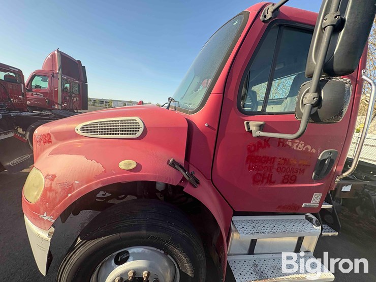 freightliner-m2-106-image-20