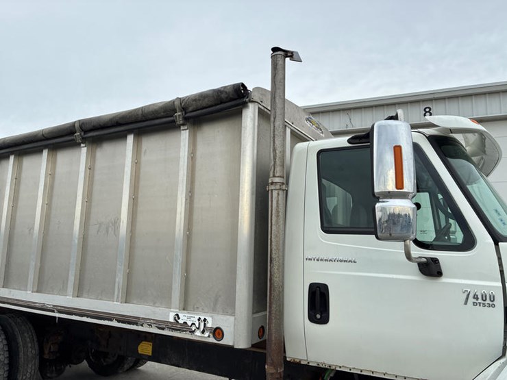 case-ih-7400-image-22