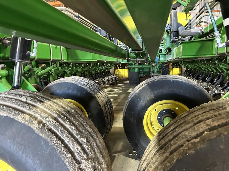 2014-john-deere-db60-image-21