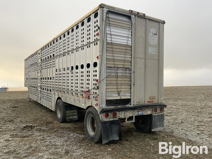 merritt-gold-line-image-7