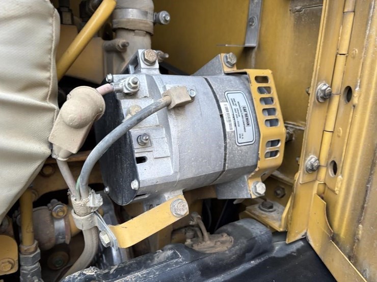 2005-caterpillar-143h-image-79