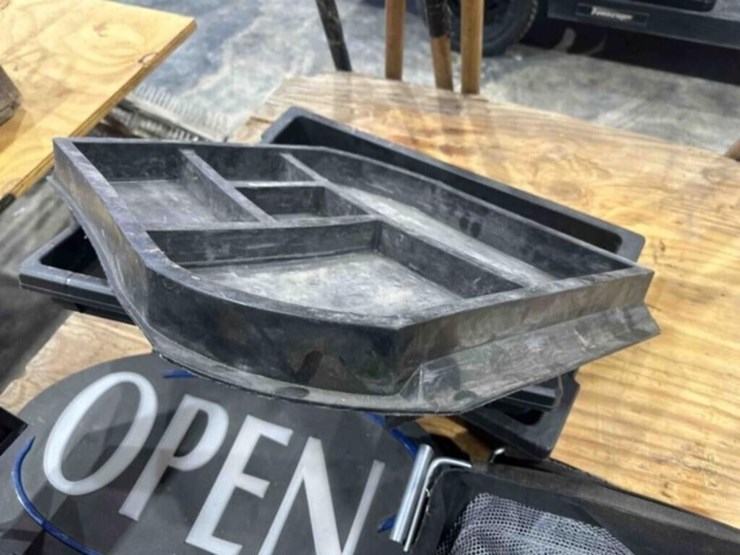 2-kobalt-bags,-trays,-signs-image-3