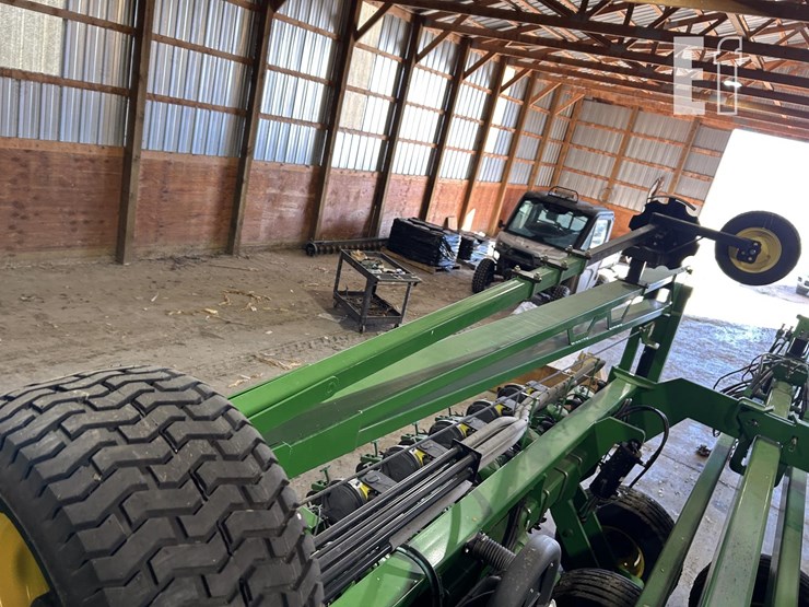 2014-john-deere-db60-image-35