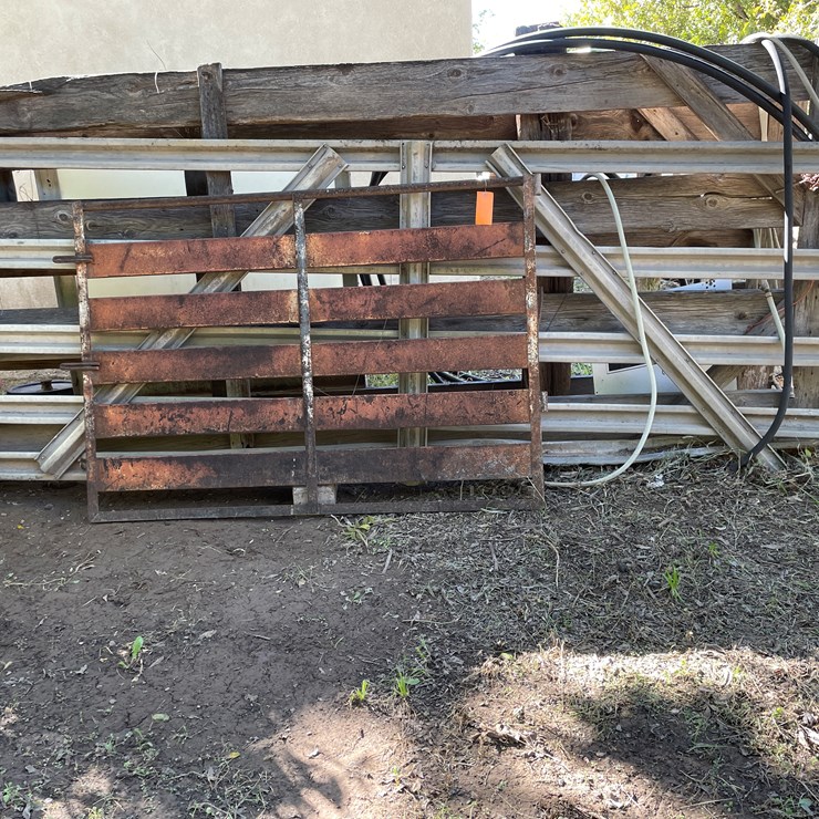 #3670 • Metal Gates