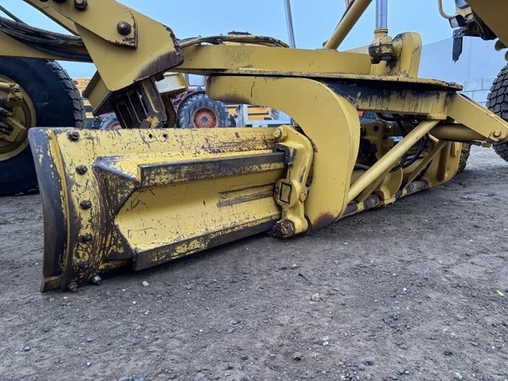 2005-caterpillar-143h-image-10