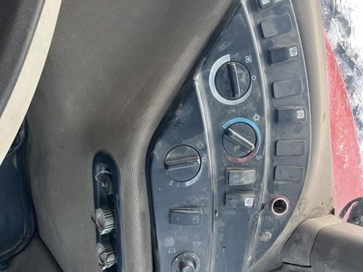 case-ih-magnum-260-image-25