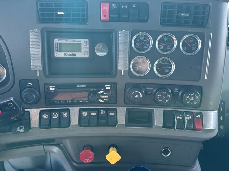 2019-kenworth-t680-image-60