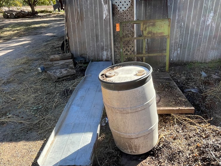 #3724-•-scrap-metal,-cart,-ramp-and-barrel-image-12