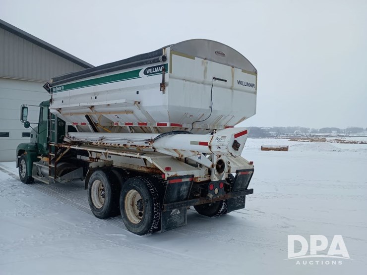 1996-freightliner-fld120-image-12