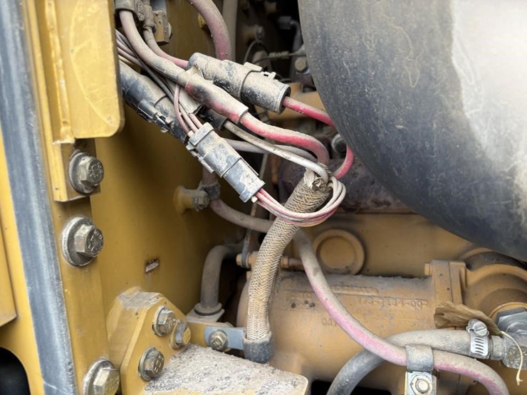 2005-caterpillar-143h-image-76