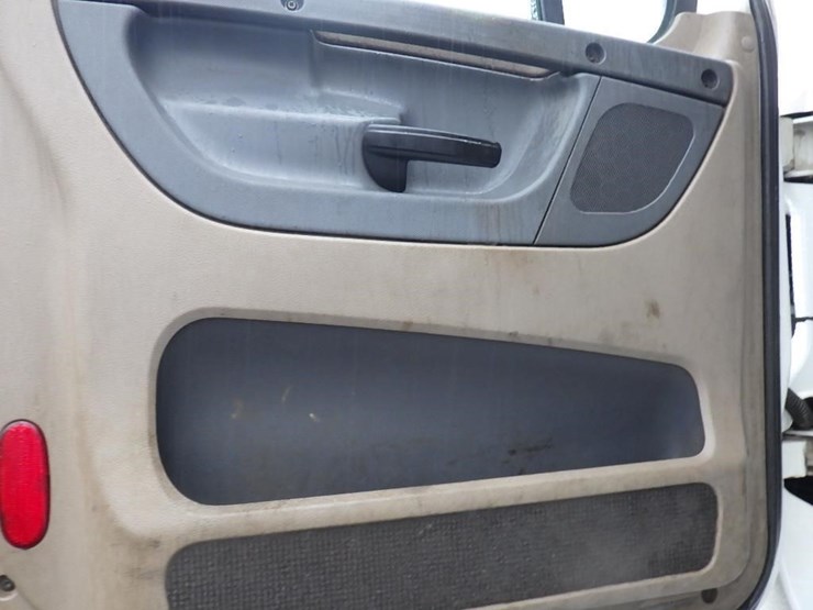 freightliner-cascadia-125-image-47