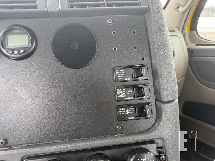 2016-freightliner-cascadia-125-image-35