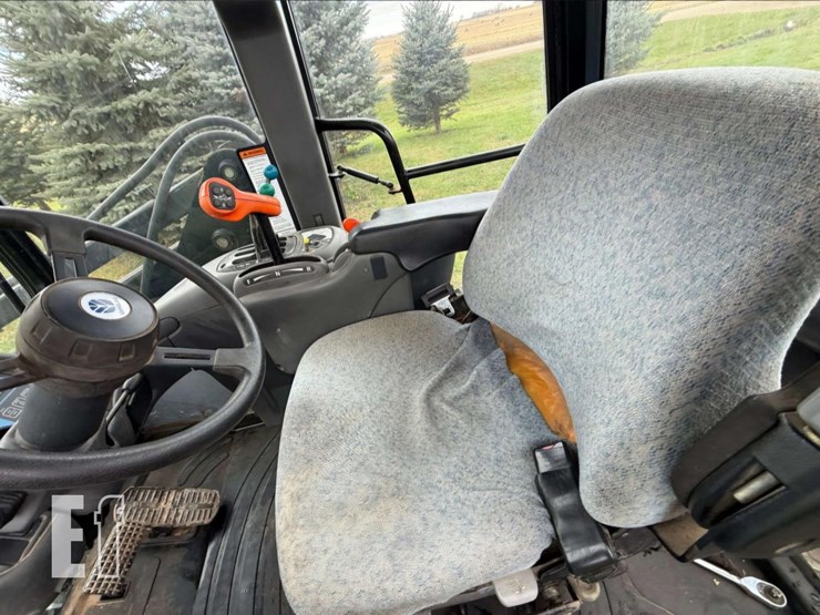 new-holland-tv145-image-5