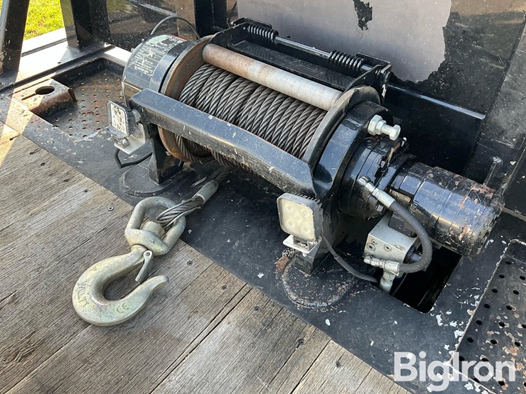 peterbilt-348-image-16