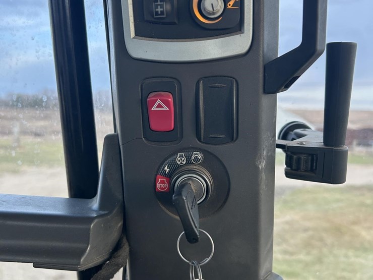 2014-challenger-mt585d-image-62