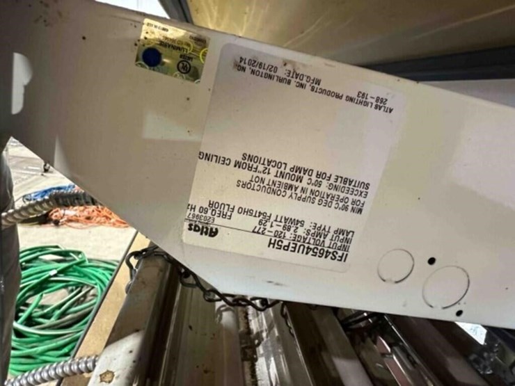 7--48”x20”-fluorescent-light-fixtures-image-7