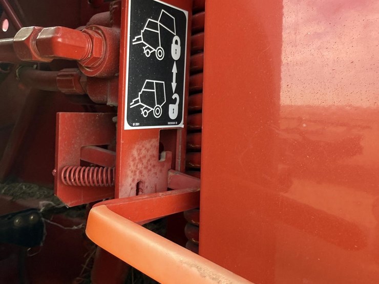 2013-case-ih-rb564-image-21