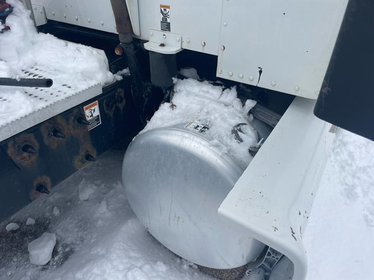 2012-peterbilt-384-image-23