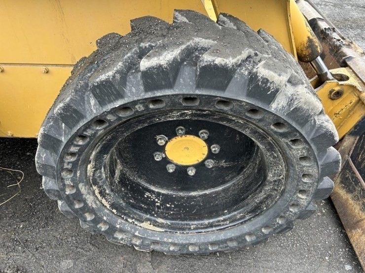 john-deere-332-image-19