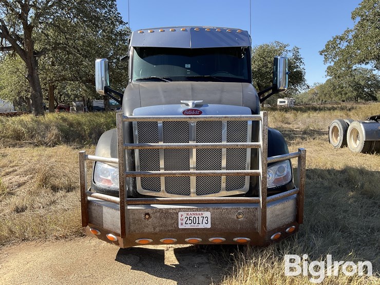 2014-peterbilt-579-image-2