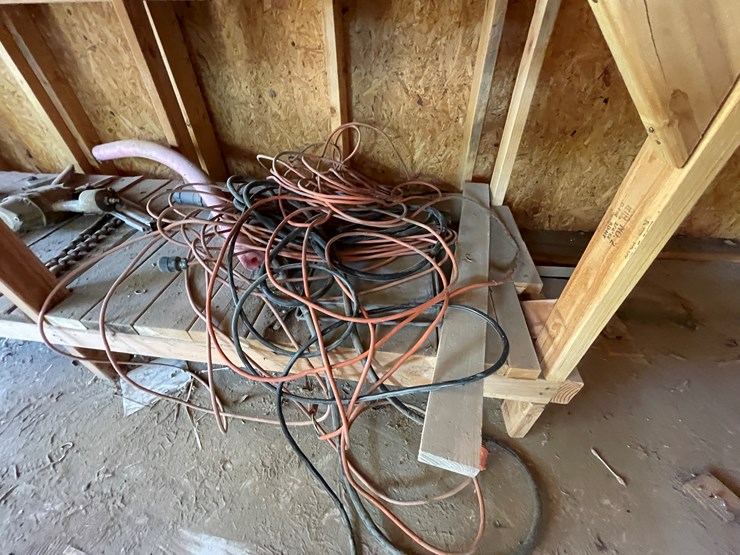 #3672-•-tools-and-large-wooden-table-image-18