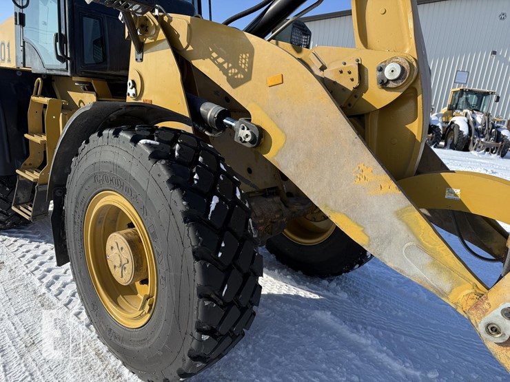 2021-caterpillar-920-image-2