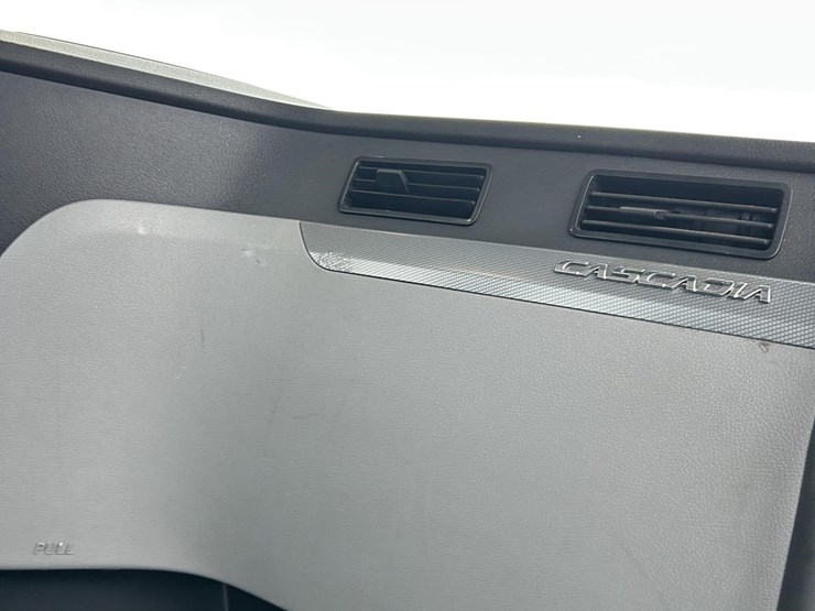 2019-freightliner-cascadia-126-image-29