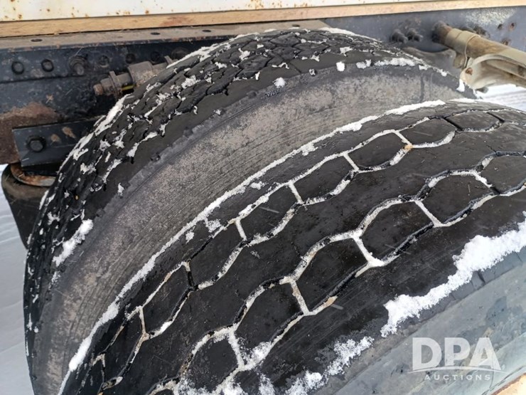 1996-freightliner-fld120-image-24